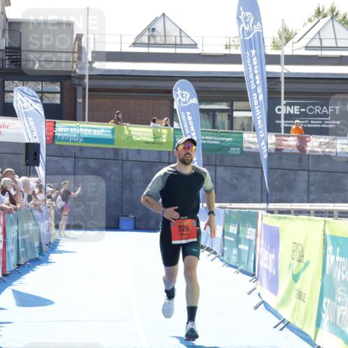 09.08.2026 - GEWOBA Citytriathlon Bremen Yannick Fuchs http://msf.ph/oto/9945718 09.08.2026 14:28:00 Ziel 726 meine-sportfotos.de