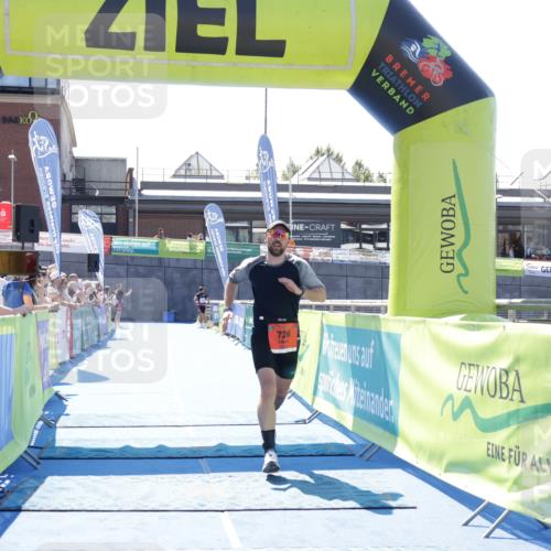 09.08.2026 - GEWOBA Citytriathlon Bremen Yannick Fuchs http://msf.ph/oto/9945722 09.08.2026 14:28:01 Ziel 726 meine-sportfotos.de