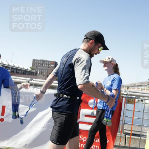 09.08.2026 - GEWOBA Citytriathlon Bremen Yannick Fuchs http://msf.ph/oto/9945735 09.08.2026 14:28:04 Ziel 726 meine-sportfotos.de