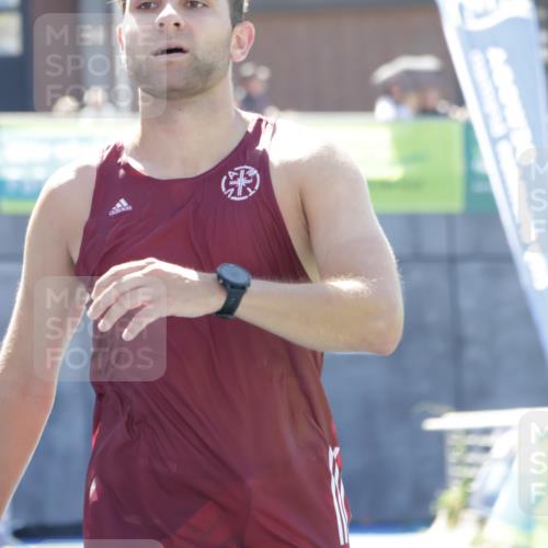 09.08.2026 - GEWOBA Citytriathlon Bremen Yannick Fuchs http://msf.ph/oto/9945893 09.08.2026 14:30:06 Ziel 877 meine-sportfotos.de