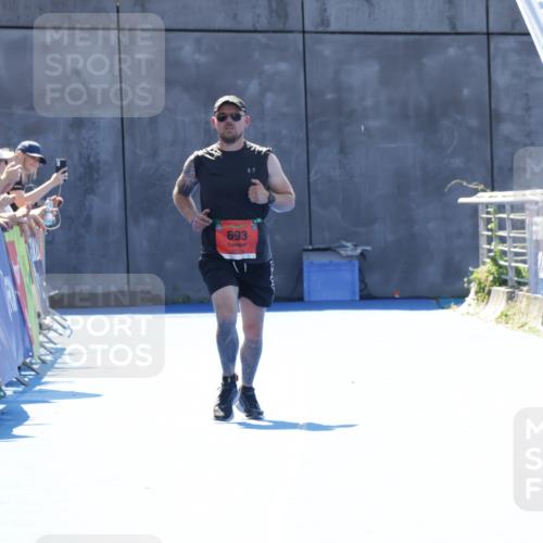 09.08.2026 - GEWOBA Citytriathlon Bremen Yannick Fuchs http://msf.ph/oto/9945908 09.08.2026 14:30:28 Ziel 693 meine-sportfotos.de