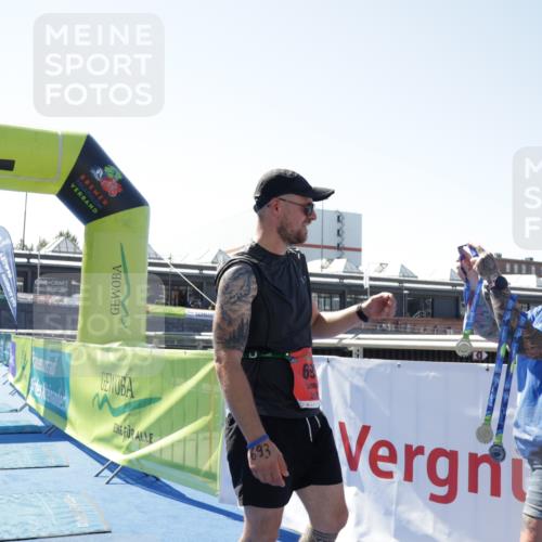 09.08.2026 - GEWOBA Citytriathlon Bremen Yannick Fuchs http://msf.ph/oto/9945914 09.08.2026 14:30:37 Ziel 693 meine-sportfotos.de