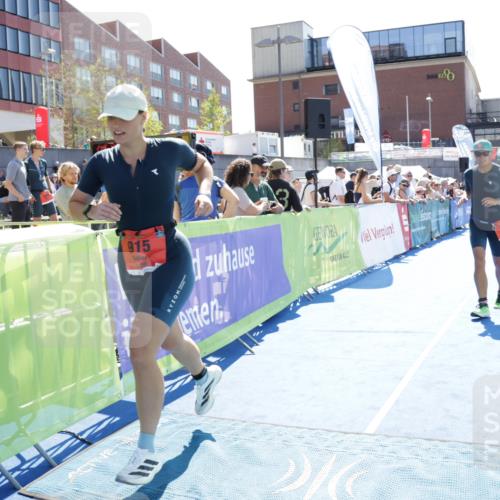 09.08.2026 - GEWOBA Citytriathlon Bremen Yannick Fuchs http://msf.ph/oto/9946026 09.08.2026 14:32:23 Ziel 782, 915, 957 meine-sportfotos.de