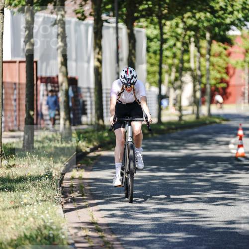 09.08.2026 - GEWOBA Citytriathlon Bremen Michael Burmester http://msf.ph/oto/9946216 09.08.2026 10:52:21 Radfahren 15, 43, 374, 443, 483 meine-sportfotos.de