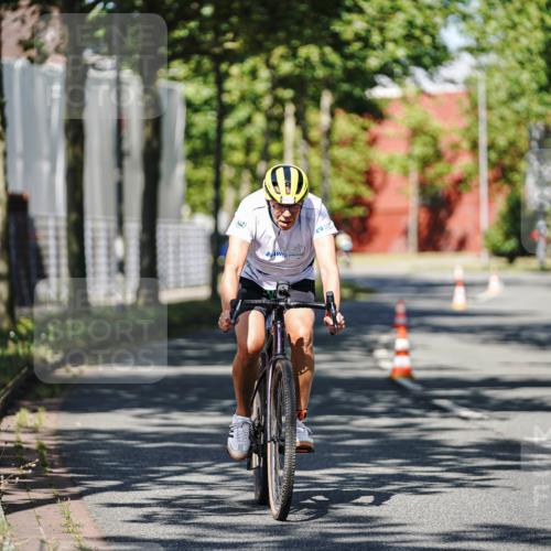 09.08.2026 - GEWOBA Citytriathlon Bremen Michael Burmester http://msf.ph/oto/9946519 09.08.2026 10:58:51 Radfahren 235, 409 meine-sportfotos.de