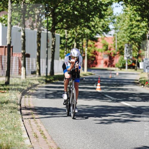 09.08.2026 - GEWOBA Citytriathlon Bremen Michael Burmester http://msf.ph/oto/9946660 09.08.2026 12:03:19 Radfahren 657 meine-sportfotos.de