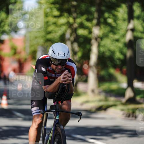09.08.2026 - GEWOBA Citytriathlon Bremen Michael Burmester http://msf.ph/oto/9946688 09.08.2026 12:05:27 Radfahren 560, 757, 1110 meine-sportfotos.de