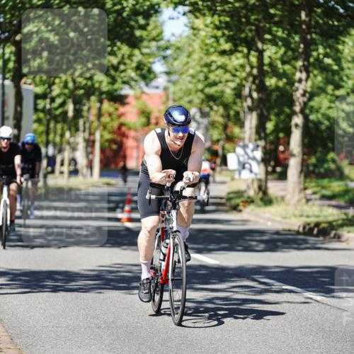 09.08.2026 - GEWOBA Citytriathlon Bremen Michael Burmester http://msf.ph/oto/9947907 09.08.2026 12:27:04 Radfahren 588, 607, 633, 813, 822, 856, 958, 962, 1103 meine-sportfotos.de