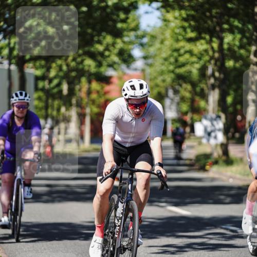 09.08.2026 - GEWOBA Citytriathlon Bremen Michael Burmester http://msf.ph/oto/9948096 09.08.2026 12:29:58 Radfahren 593, 616, 618, 641, 963, 964, 967, 1128 meine-sportfotos.de