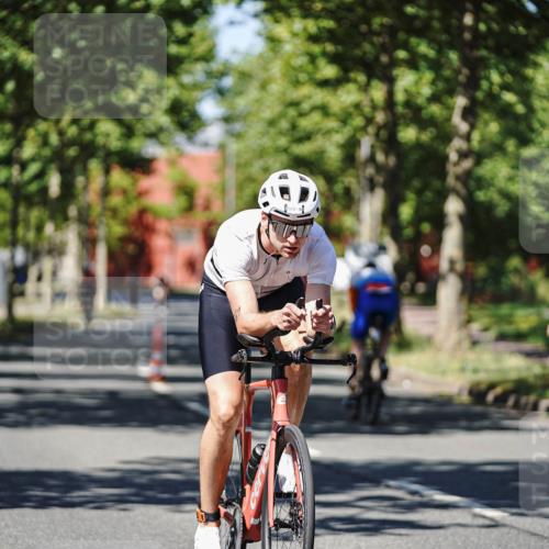 09.08.2026 - GEWOBA Citytriathlon Bremen Michael Burmester http://msf.ph/oto/9948193 09.08.2026 12:31:29 Radfahren 561, 589, 592, 606, 686, 793, 909, 1101, 1150 meine-sportfotos.de