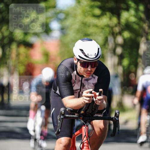 09.08.2026 - GEWOBA Citytriathlon Bremen Michael Burmester http://msf.ph/oto/9949109 09.08.2026 12:45:08 Radfahren 549, 556, 597, 607, 610, 631, 666, 676, 690, 813, 831, 843, 853, 862, 985, 1128 meine-sportfotos.de