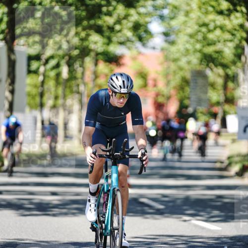 09.08.2026 - GEWOBA Citytriathlon Bremen Michael Burmester http://msf.ph/oto/9949123 09.08.2026 12:45:13 Radfahren 549, 556, 597, 607, 610, 631, 676, 690, 738, 843, 853, 862, 878, 997, 1128, 1157 meine-sportfotos.de