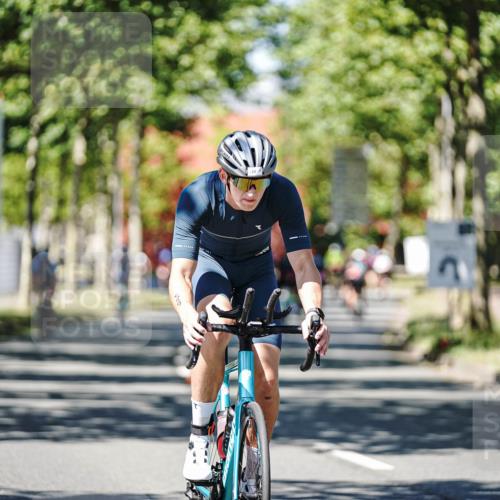 09.08.2026 - GEWOBA Citytriathlon Bremen Michael Burmester http://msf.ph/oto/9949125 09.08.2026 12:45:14 Radfahren 549, 556, 597, 610, 631, 676, 690, 738, 843, 853, 862, 878, 997, 1001, 1128, 1157 meine-sportfotos.de