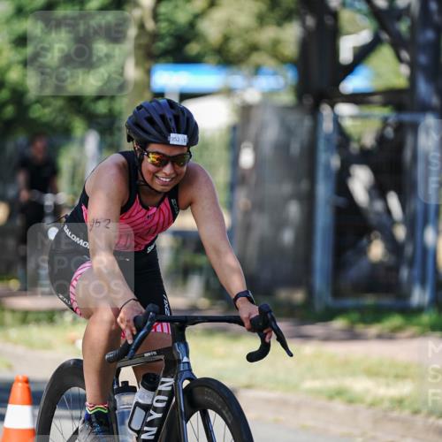 09.08.2026 - GEWOBA Citytriathlon Bremen Michael Burmester http://msf.ph/oto/9949435 09.08.2026 12:50:18 Radfahren 557, 589, 875, 947, 964, 1145 meine-sportfotos.de