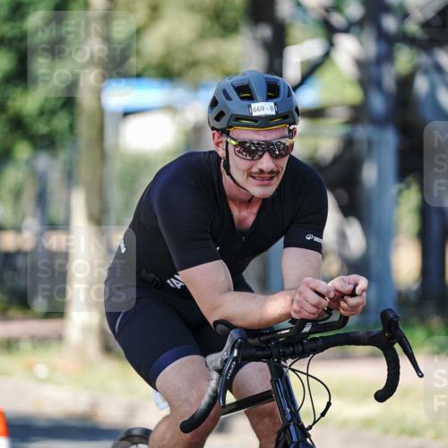 09.08.2026 - GEWOBA Citytriathlon Bremen Michael Burmester http://msf.ph/oto/9949989 09.08.2026 13:01:32 Radfahren 556, 631, 666, 669, 690, 714, 775, 854, 859, 862, 878, 991, 1014, 1140 meine-sportfotos.de