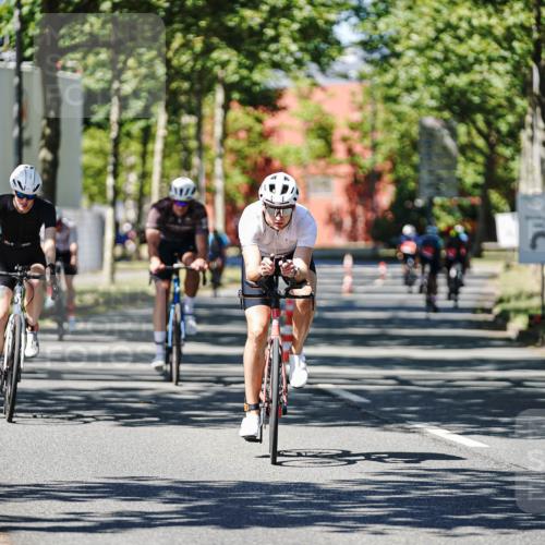 09.08.2026 - GEWOBA Citytriathlon Bremen Michael Burmester http://msf.ph/oto/9950242 09.08.2026 13:05:43 Radfahren 561, 593, 613, 642, 958, 1116, 1145 meine-sportfotos.de