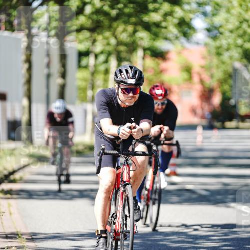 09.08.2026 - GEWOBA Citytriathlon Bremen Michael Burmester http://msf.ph/oto/9950296 09.08.2026 13:06:40 Radfahren 544, 554, 624, 644, 811, 824, 874, 882, 987 meine-sportfotos.de