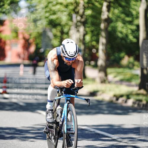 09.08.2026 - GEWOBA Citytriathlon Bremen Michael Burmester http://msf.ph/oto/9950466 09.08.2026 13:10:23 Radfahren 748, 807 meine-sportfotos.de