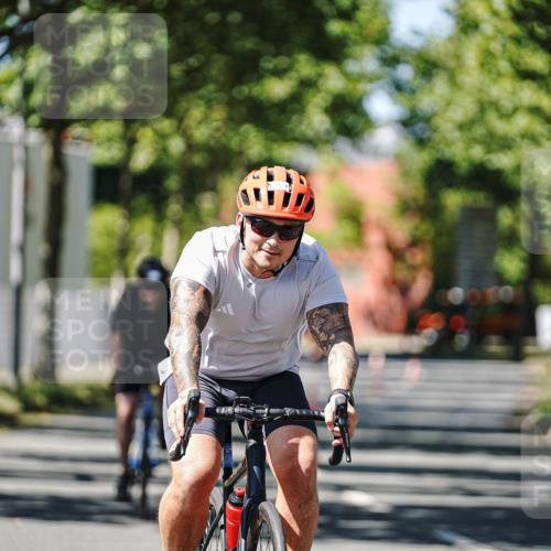 09.08.2026 - GEWOBA Citytriathlon Bremen Michael Burmester http://msf.ph/oto/9951003 09.08.2026 13:30:19 Radfahren 724, 795, 905 meine-sportfotos.de