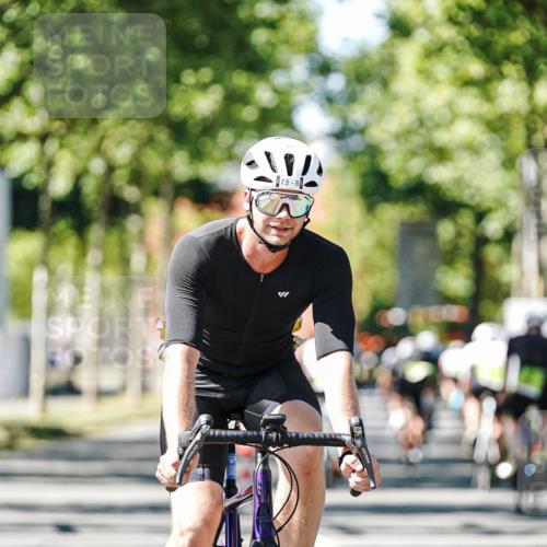 09.08.2026 - GEWOBA Citytriathlon Bremen Michael Burmester http://msf.ph/oto/9951185 09.08.2026 14:10:38 Radfahren 46, 71, 73, 81, 123, 162 meine-sportfotos.de