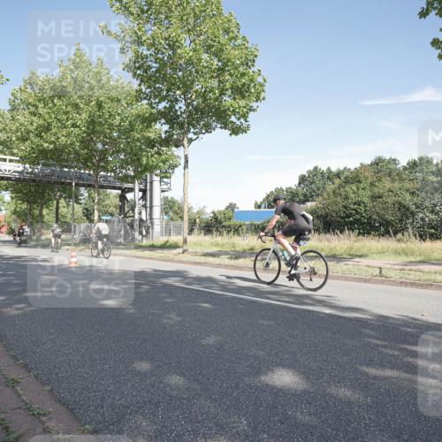 09.08.2026 - GEWOBA Citytriathlon Bremen Michael Burmester http://msf.ph/oto/9952416 09.08.2026 10:28:55 Radfahren 356, 394, 437, 465, 517, 519 meine-sportfotos.de