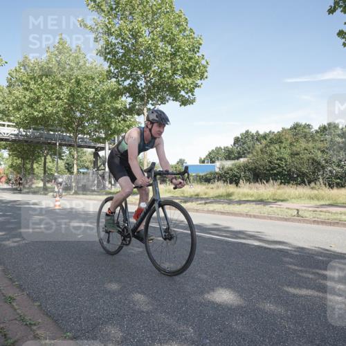 09.08.2026 - GEWOBA Citytriathlon Bremen Michael Burmester http://msf.ph/oto/9952431 09.08.2026 10:29:05 Radfahren 325, 343, 392, 437, 517, 519 meine-sportfotos.de