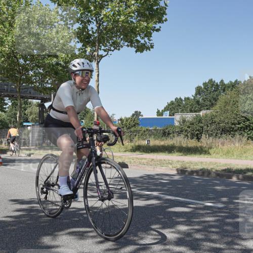 09.08.2026 - GEWOBA Citytriathlon Bremen Michael Burmester http://msf.ph/oto/9953670 09.08.2026 14:21:02 Radfahren 30, 198, 214, 231, 252, 255, 268, 390, 409, 479, 508, 515 meine-sportfotos.de