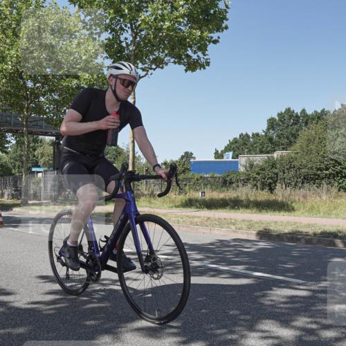 09.08.2026 - GEWOBA Citytriathlon Bremen Michael Burmester http://msf.ph/oto/9954320 09.08.2026 14:30:25 Radfahren 26, 27, 79, 118, 139, 159, 169, 270, 304, 374, 433 meine-sportfotos.de