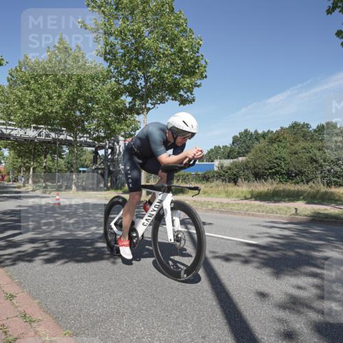 09.08.2026 - GEWOBA Citytriathlon Bremen Michael Burmester http://msf.ph/oto/9954479 09.08.2026 12:03:41 Radfahren 557 meine-sportfotos.de