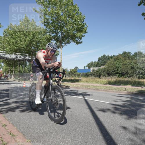 09.08.2026 - GEWOBA Citytriathlon Bremen Michael Burmester http://msf.ph/oto/9954640 09.08.2026 12:08:23 Radfahren 548, 558, 601, 671 meine-sportfotos.de