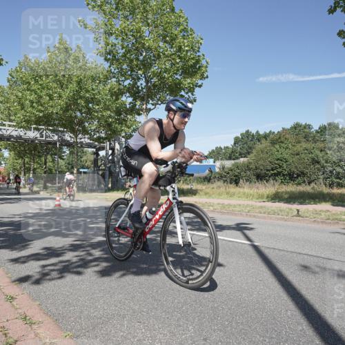 09.08.2026 - GEWOBA Citytriathlon Bremen Michael Burmester http://msf.ph/oto/9955821 09.08.2026 12:27:04 Radfahren 588, 607, 633, 813, 822, 856, 958, 962, 1103 meine-sportfotos.de