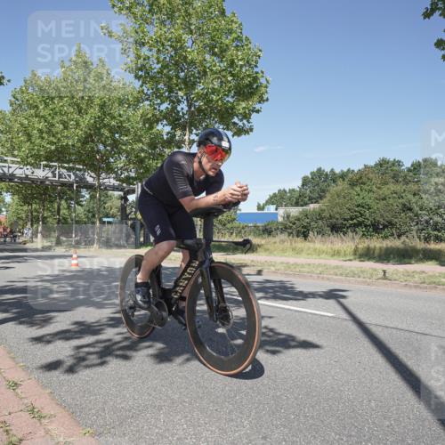 09.08.2026 - GEWOBA Citytriathlon Bremen Michael Burmester http://msf.ph/oto/9956100 09.08.2026 12:34:46 Radfahren 557, 628, 726, 757, 855, 939, 1145 meine-sportfotos.de
