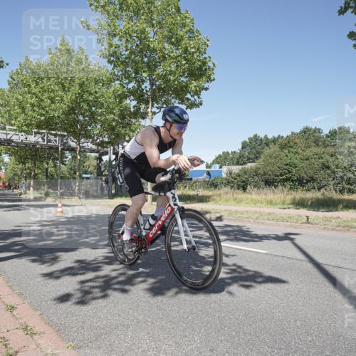 09.08.2026 - GEWOBA Citytriathlon Bremen Michael Burmester http://msf.ph/oto/9956431 09.08.2026 12:42:57 Radfahren 543, 588, 649, 681, 785, 890, 942, 1010, 1104, 1140 meine-sportfotos.de