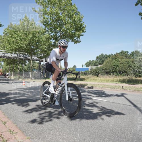 09.08.2026 - GEWOBA Citytriathlon Bremen Michael Burmester http://msf.ph/oto/9956708 09.08.2026 12:50:05 Radfahren 557, 590, 686, 773, 777, 784, 875, 947, 967, 1008 meine-sportfotos.de