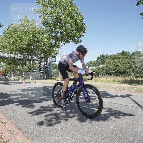 09.08.2026 - GEWOBA Citytriathlon Bremen Michael Burmester http://msf.ph/oto/9956860 09.08.2026 12:53:59 Radfahren 552, 572, 678, 728, 758, 846, 869, 901, 939, 981, 1101, 1119, 1124, 1138 meine-sportfotos.de
