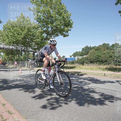 09.08.2026 - GEWOBA Citytriathlon Bremen Michael Burmester http://msf.ph/oto/9957234 09.08.2026 13:03:02 Radfahren 597, 681, 898, 1105 meine-sportfotos.de