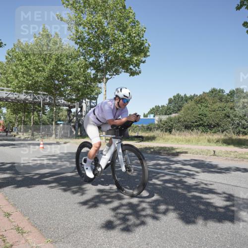09.08.2026 - GEWOBA Citytriathlon Bremen Michael Burmester http://msf.ph/oto/9957505 09.08.2026 13:11:12 Radfahren 555, 566, 596, 600, 615, 639, 679, 728, 749, 788, 792, 814, 884, 964 meine-sportfotos.de
