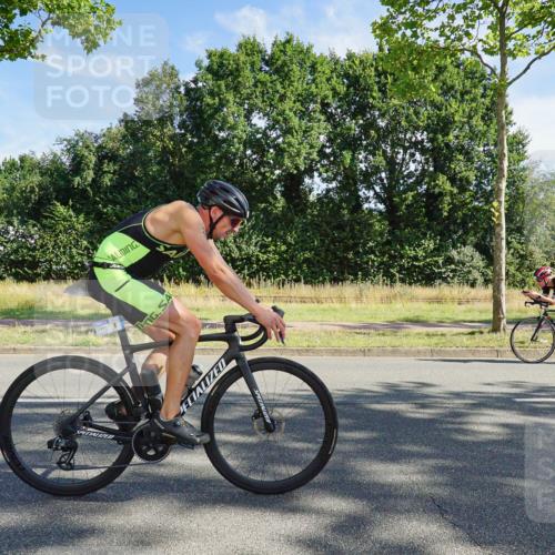09.08.2026 - GEWOBA Citytriathlon Bremen Michael Burmester http://msf.ph/oto/9957791 09.08.2026 10:28:15 Radfahren 395, 502 meine-sportfotos.de