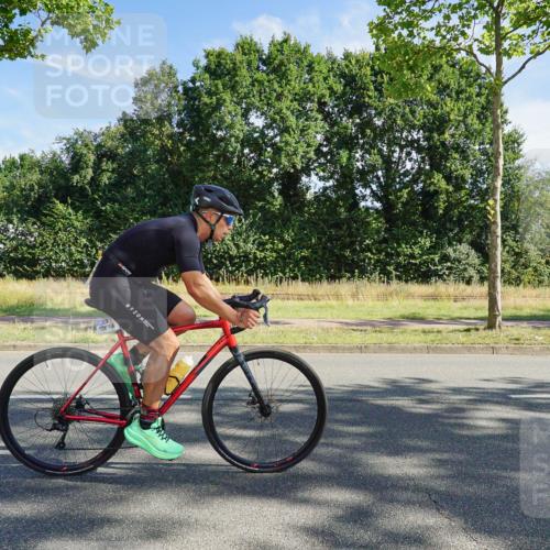 09.08.2026 - GEWOBA Citytriathlon Bremen Michael Burmester http://msf.ph/oto/9957824 09.08.2026 10:29:07 Radfahren 325, 343, 352, 392, 396, 437, 517, 519 meine-sportfotos.de