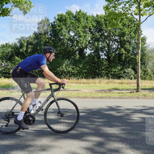 09.08.2026 - GEWOBA Citytriathlon Bremen Michael Burmester http://msf.ph/oto/9957825 09.08.2026 10:29:09 Radfahren 325, 343, 352, 392, 396, 437, 519 meine-sportfotos.de
