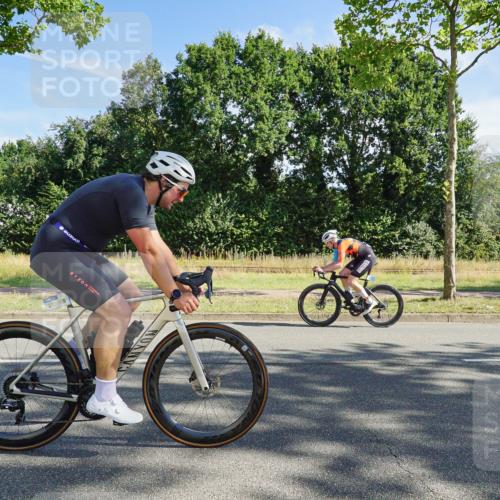 09.08.2026 - GEWOBA Citytriathlon Bremen Michael Burmester http://msf.ph/oto/9957869 09.08.2026 10:30:27 Radfahren 221, 294, 382, 407, 520 meine-sportfotos.de