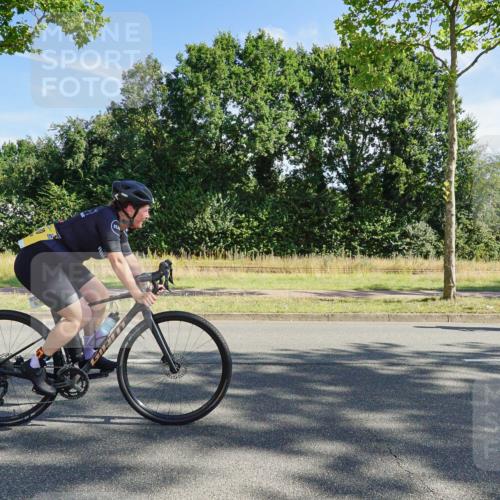 09.08.2026 - GEWOBA Citytriathlon Bremen Michael Burmester http://msf.ph/oto/9957875 09.08.2026 10:30:43 Radfahren 320, 334, 470 meine-sportfotos.de