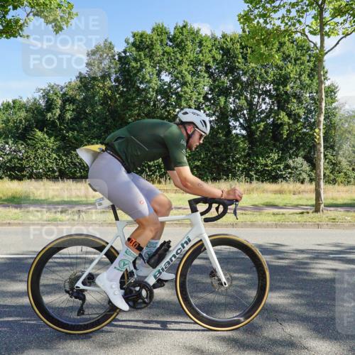 09.08.2026 - GEWOBA Citytriathlon Bremen Michael Burmester http://msf.ph/oto/9957897 09.08.2026 10:31:22 Radfahren 59, 304, 454, 472 meine-sportfotos.de