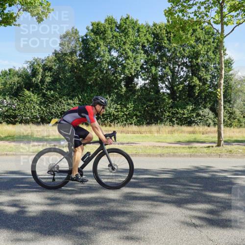 09.08.2026 - GEWOBA Citytriathlon Bremen Michael Burmester http://msf.ph/oto/9958257 09.08.2026 10:41:39 Radfahren 78, 161, 372, 377, 378, 412 meine-sportfotos.de