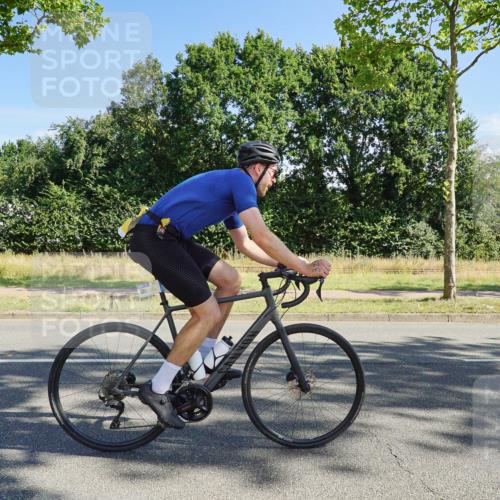 09.08.2026 - GEWOBA Citytriathlon Bremen Michael Burmester http://msf.ph/oto/9958364 09.08.2026 10:46:19 Radfahren 325, 328, 332, 343, 364, 366, 379, 408, 502 meine-sportfotos.de