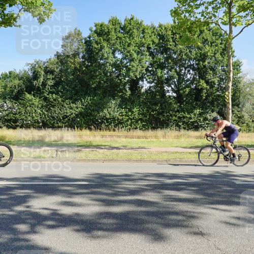 09.08.2026 - GEWOBA Citytriathlon Bremen Michael Burmester http://msf.ph/oto/9958448 09.08.2026 10:49:23 Radfahren 294, 320, 413, 430, 454, 497 meine-sportfotos.de