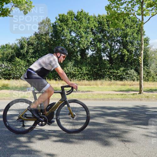 09.08.2026 - GEWOBA Citytriathlon Bremen Michael Burmester http://msf.ph/oto/9958555 09.08.2026 10:52:50 Radfahren 181, 241, 305, 445, 521 meine-sportfotos.de