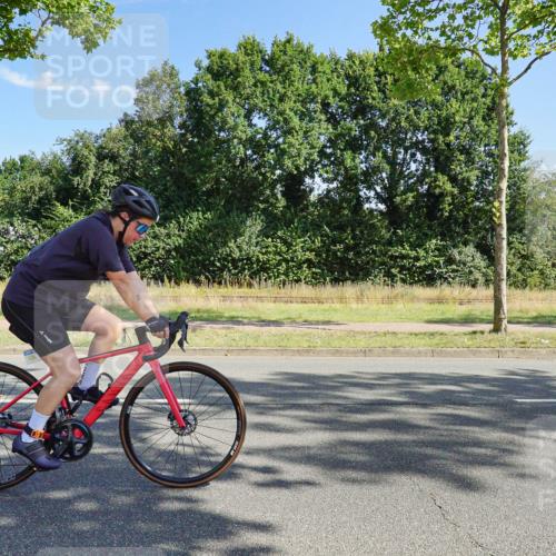 09.08.2026 - GEWOBA Citytriathlon Bremen Michael Burmester http://msf.ph/oto/9958753 09.08.2026 11:01:08 Radfahren 77, 78, 197, 420 meine-sportfotos.de