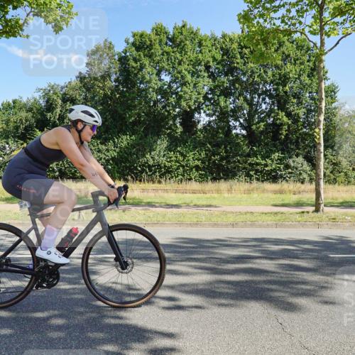 09.08.2026 - GEWOBA Citytriathlon Bremen Michael Burmester http://msf.ph/oto/9958763 09.08.2026 11:01:49 Radfahren 9, 469 meine-sportfotos.de