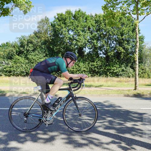 09.08.2026 - GEWOBA Citytriathlon Bremen Michael Burmester http://msf.ph/oto/9958824 09.08.2026 12:04:11 Radfahren 595, 678 meine-sportfotos.de
